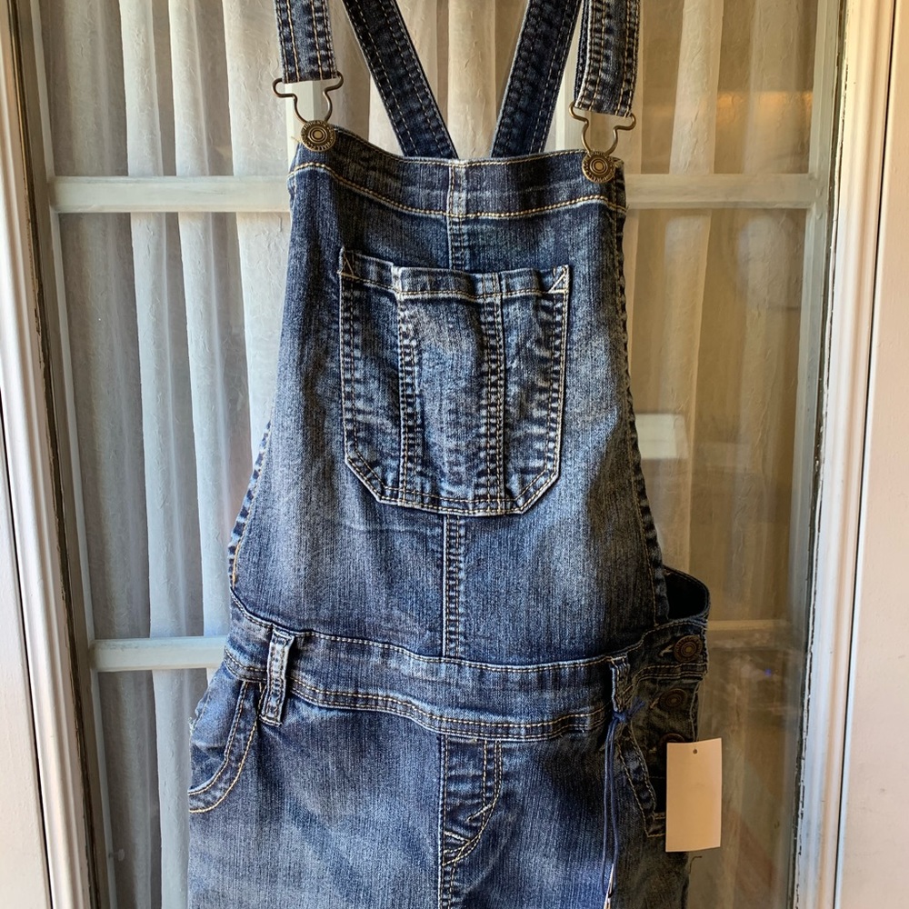 Junior size jean overalls size (M)